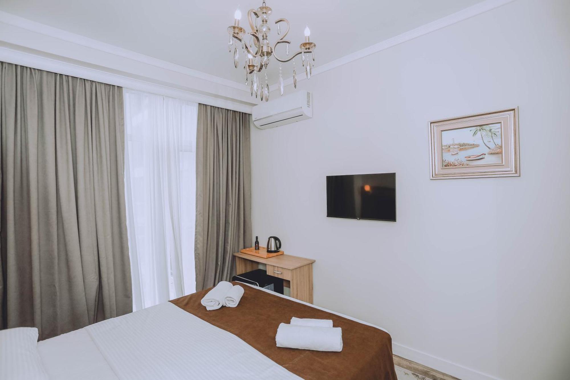 Royal Medis Hotel Batumi Exterior foto